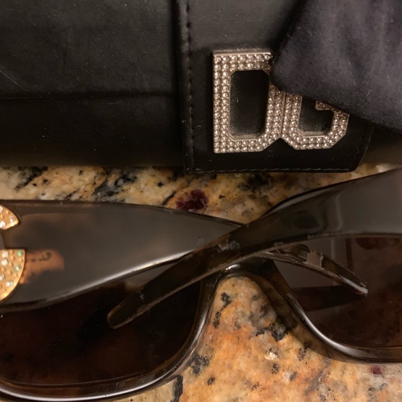 Sunglasses - Picture 3 of 4